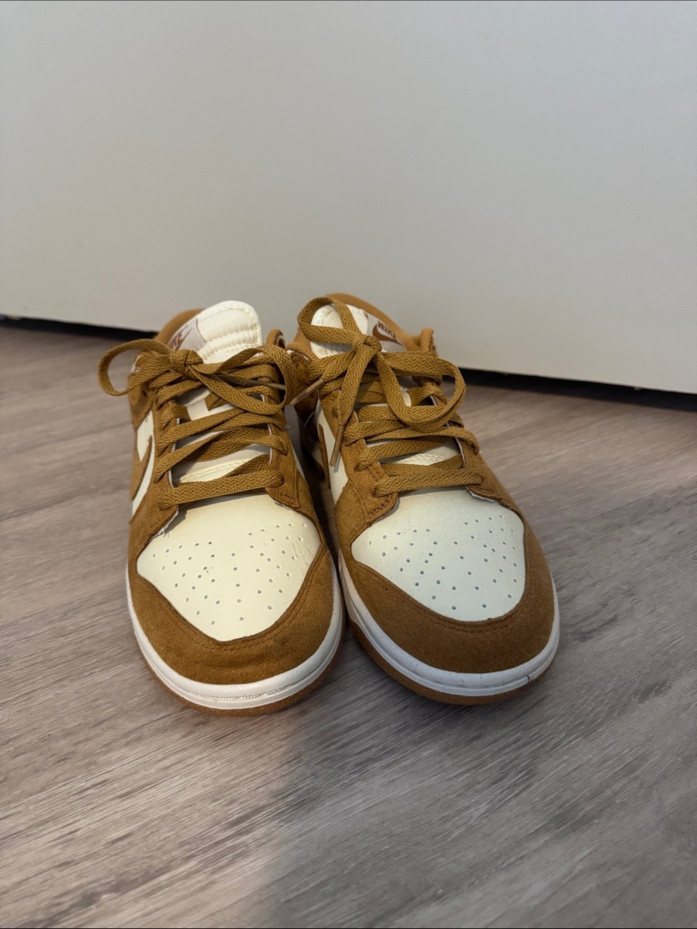 Nike Dunk Low Sneakers in Tan and Cream women’s 9 - Picture 2 of 5